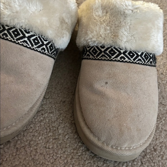 Minnetonka Slippers size 6 - Picture 5 of 7
